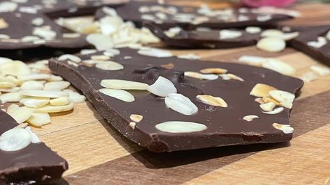 Almond Bark Recipes, Low Carb Donut, Infused Chocolate, Cannibis Recipes, Quick Vegan, Best Edibles, Almond Bark, Bark Recipe, Chocolate Almond