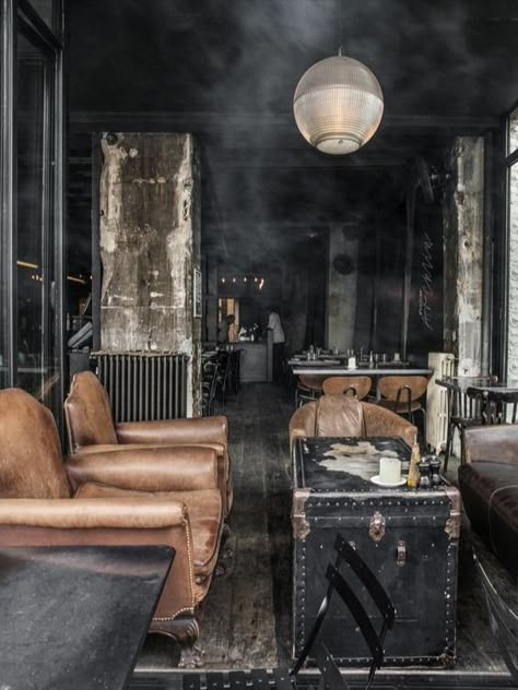 Zigarren Lounges, Cafe Industrial, Paulina Arcklin, Black Interiors, Amazing Interiors, Industrial Chic Decor, Industrial Apartment, Decoration Restaurant, Industrial Style Decor