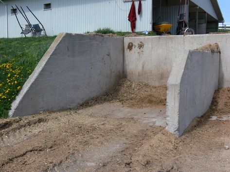 Horse Manure Storage, Manure Storage, Horse Manure Management, Paddock Trail, Manure Composting, Horse Farm Ideas, Barn Hacks, Horse Manure, Horse Shelter