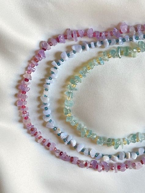 Gem Beads Jewelry, Gem Necklace Stones, Stone Beads Jewelry, Semi Precious Stone Necklace, Crystal Bead Necklace Diy, Pink Gemstone Beaded Necklace, Crystal Bead Jewelry Diy, Making Necklaces With Beads, Bead Necklaces Ideas