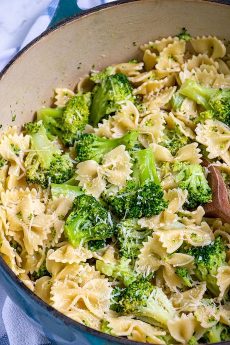 Roasted Soup, Farfalle Pasta Recipes, Farfalle Recipes, Soup Joumou, Pasta Food Recipes, Three Cup Chicken, Cajun Jambalaya, Broccoli Pasta Recipe, Cake Pizza