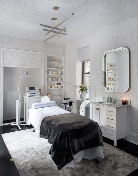 For me, a facial is more about the skin maintenance process. I want the facialist to do what I can't do at home. These are the best facials in NYC! Spa Room Ideas, Facial Room, Home Beauty Salon, Esthetician Room Decor, Esthetics Room, Spa Room Decor, Esthetician Room, Spa Rooms, Salon Names