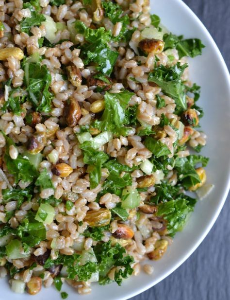 DSC_2655 Farro Recipes, Pistachio Salad, Farro Salad, Healthy Salads, Summer Salads, Delicious Salads, Kale, Soup And Salad, Diet Recipes