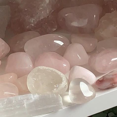 Frasier Sterling (@frasiersterling) • Instagram photos and videos Lady Aphrodite, Aphrodite Aesthetic, Crystal Vibes, Crystal Aesthetic, Pink Aura, Pretty Rocks, Pink Themes, Pink Princess, Nature Bracelets