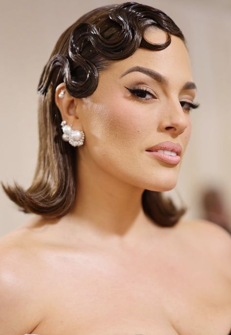 Gatsby Party Hair, Hairstyle For Turtle Neck Dress, 20s Inspired Makeup, Circus Hairstyles, The Met Gala 2023, Performance Hairstyles, Couture Hairstyles, Hairdo Wedding, Hair Fixing