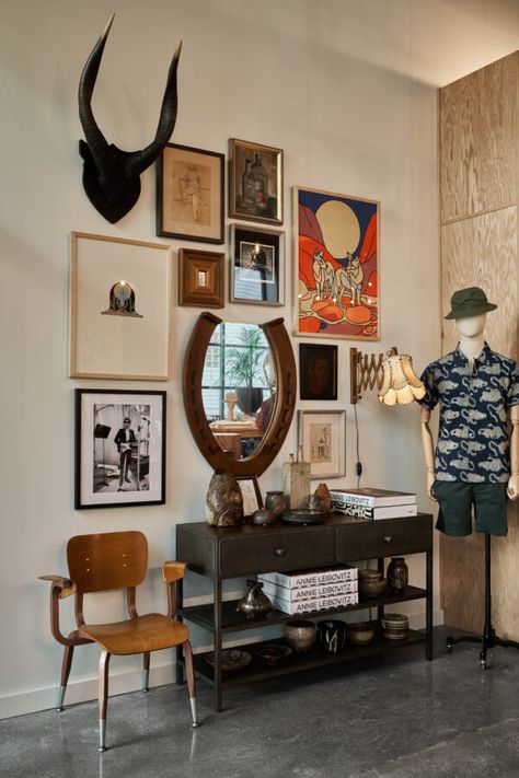 Chic Gallery Wall, Southwestern Modern, Wall Art Funky, Art Funky, Bull Horns, Annie Leibovitz, Wall Ideas, Modern Chic, Boutique Shop