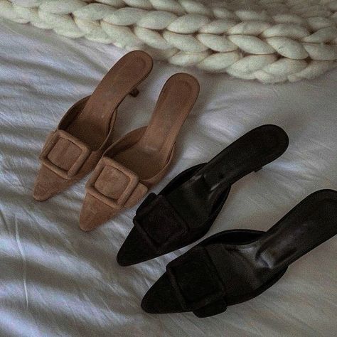 Pointed toe small heel mules sandals kitten heel slides Chic Heels, Elegant Chic, Slingback Pump, Dress Sandals, Mule Clogs, Mule, Trending Shoes, Heeled Mules, Kitten Heels