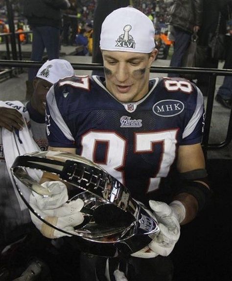 go get it gronk! #americanfootball #american #football #boyfriend Patriot Football, Gronk Patriots, Boston Patriots, Patriots Superbowl, Game Photo, England Sports, New England Patriots Football, Afc Championship, Rob Gronkowski