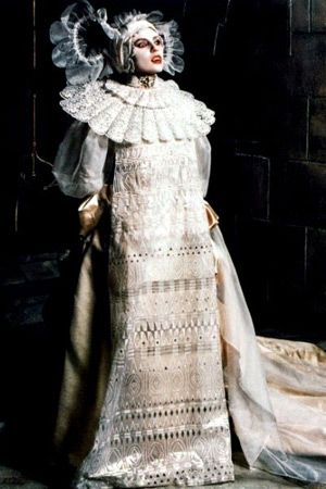 Lucy  Bram Stoker's Dracula Dracula's Brides, Sadie Frost, Dracula Costume, Eiko Ishioka, Bride Costume, Vampire Movies, Bram Stoker's Dracula, Beautiful Film, Vampire Academy