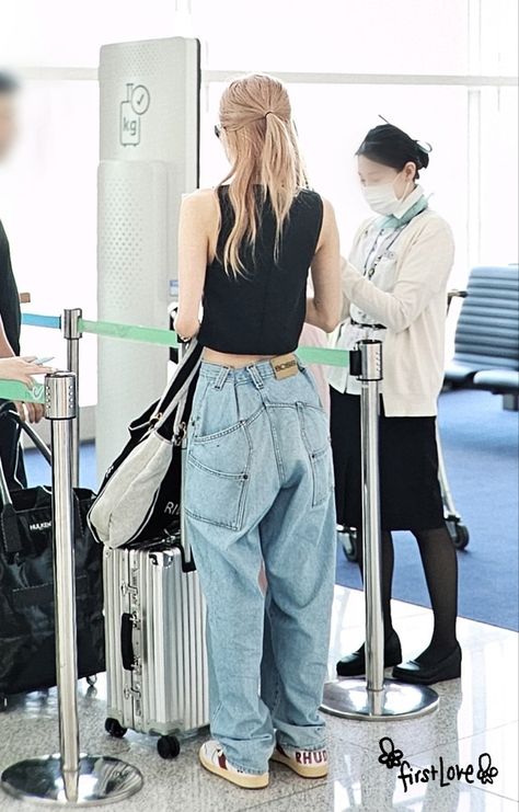 Rosé Summer, Jennie Rose, Icn Airport, Rose Style, Airport Fashion, Rosé Blackpink, Airport Style, Black Pink Kpop, Airport Outfit