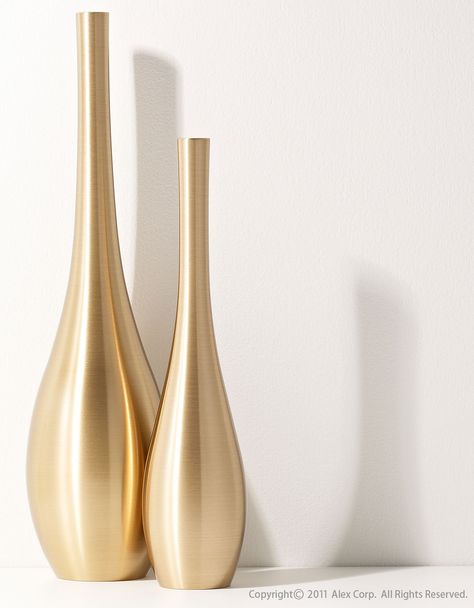 NOUSAKU Brass Flower Vase - Sorori(Gold) Luxury Vases Decor, Gold Vases Flowers, Gold Vase Decor, Tall Gold Vase, Large Gold Vase, Gold Flower Vase, Modern Vases Decor, Tall Gold Vases, Metallic Vase