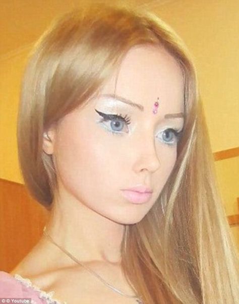 Human Barbie Valeria Lukyanova reveals she starves herself | Mail Online Doll Eye Contacts, Human Barbie Doll, Ukrainian Model, Human Barbie, Valeria Lukyanova, Living Barbie, Real Barbie, Human Doll, Plastic Doll