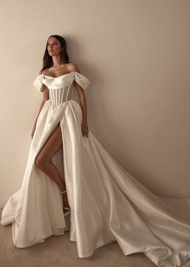 BLANCHE BRIDAL | WEDDING DRESSES Acotar Wedding Dress, Blanche Bridal, Wedding Dress Off Shoulder, Split Wedding Dress, Off Shoulder Corset, Ivory Bride, Gown Elegant, Bride Gown, Stunning Prom Dresses