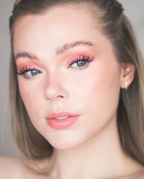 Prom Eyeshadow, Pink Eyeshadow Looks, Pink Eye Makeup Looks, Glam Eye Makeup, Pink Eyeshadow Look, Under Eye Makeup, Cute Eyeshadow Looks, Eyeshadow For Blue Eyes, White Eyeshadow