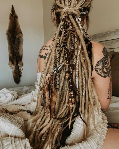 🤍💛 boho.blondie.dreads 💛🤍 • • • #dreads #dreadlocks #dreadsrule #dreadstagram #dreadstyle #dreadstyles #dreadstylesforwomen #dreadlife #dreadies #dreadication #dreadgirl #dreadgang #girlswithdreads #girlswithdreadlocks #dreadhead #dreadheads #dreadhair #wonderlocks #dreaded #dreadlockstyles Womens Dreads, Oc Details, Navi Oc, Hippie Dreads, Partial Dreads, Dread Hair, Dreadlocks Braids, Dread Locks, Dread Head