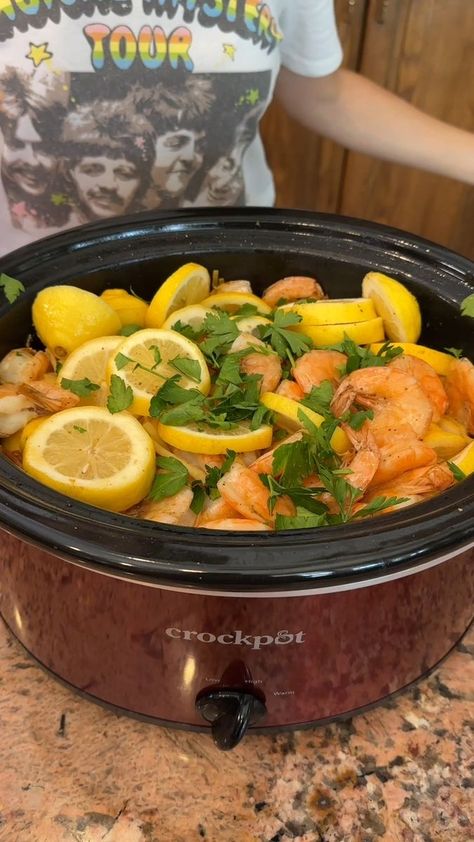 Pasta In The Crockpot, Easy Crock Pot Pasta, Crockpot Seafood, Crock Pot Shrimp, Healthy Low Calorie Dinner, Shrimp Pasta Dishes, Dinner Shrimp, Allium Sativum, Crockpot Pasta Recipes