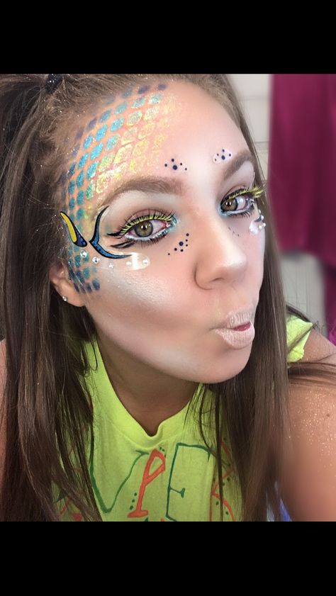 Dory Inspired Makeup, Nemo Makeup Face, Finding Nemo Makeup Ideas, Fish Makeup Looks, Fish Inspired Makeup, Finding Nemo Makeup, Flounder Makeup, Dory Makeup, Nemo Makeup