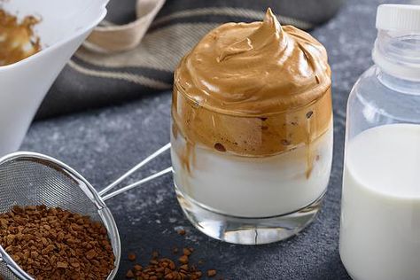 Whipped Coffee Recipe, Matcha Mousse, Whipped Coffee, Frozen Coffee, Coffee Recipe, Fancy Coffee, Hot Chocolate Recipes, Milk Frother, Food Trends