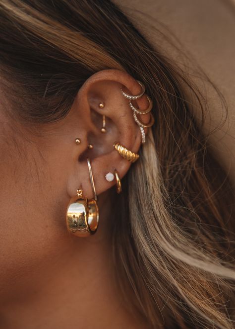 Conch Piercing Hoop Chunky, Piercing Gold Ear, Maxamilist Ear Piercings, Chunky Conch Hoop, Conch Piercing Hoop, Different Ear Piercings, Ear Peircings, Piercing Chart, Opal Earring