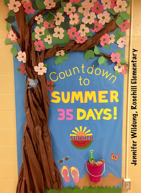 Countdown To Summer Bulletin Board, Summer Bulletin Board, Door Bulletin Boards, Door Decorations Classroom Christmas, Summer Kindergarten, 2nd Grade Class, Summer Bulletin Boards, Church Bulletin Boards, Classroom Christmas