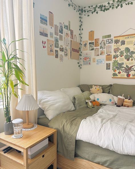 I think I need more plushies on my bed 🤔🌱 how many plushies do you have on your bed? 🛏️🧸🍃 happy sunday friends 🫶🌿✨ I’m glad I spent the whole yesterday recharging and catching up on things I need to do! I find that deep cleaning my house recharges me over just laying in bed and doomscrolling🧹🍃 today, I’m going to make some content, do more chores, and go to pilates! 💚 how are you spending your day today?🍀 🏷️🌿 #cozyroom #roominspo #roomdecor #aestheticroom #bedroom #bedroominspo #bedroomdec... Whole Bedroom Design, Bed With Plushies, Small Room Inspo, Forest Room, College Apartments, Things I Need, Clean My House, Happy Sunday Friends, Sunday Friends