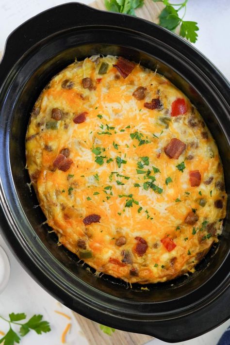 Crockpot Breakfast Casserole With Bacon, Breakfast Casserole With Bacon, Small Crockpot Recipes, Easiest Breakfast, Bacon And Sausage, Casserole With Bacon, Slow Cooker Breakfast Casserole, Breakfast Casserole Bacon, Crockpot Breakfast Casserole