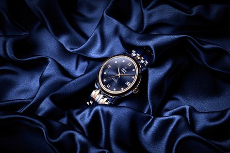 Watch Advertising Photography, Watch Photography Creative, Watch Photography, Creative Jewelry Photography, Surreal Photos, Product Shoot, Retro Watches, Watch Photo, Photography Illustration