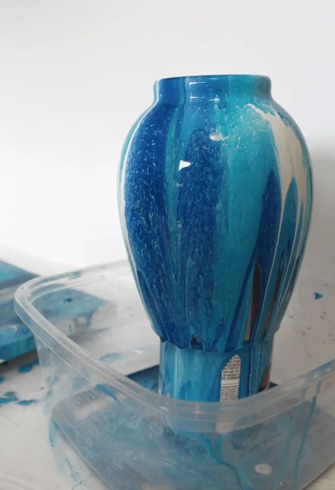 Beautiful DIY Painted Vase - Design by D9 Diy Color Glass Vases, Paint Pour On Glass Vase, Glass Painting Vase, Glass Vase Painting Ideas Diy, Vase Diy Painted, Painting On Vases Ideas, Painted Vase Ideas, Painting Vase Ideas, Paint Vases Diy Ideas