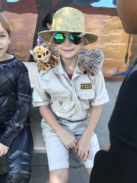 Family Zoo Keeper Halloween Costumes, Wildlife Explorer Costume, Zoo Keeper Halloween Costume, Zookeeper Costume Women's, Zoo Halloween Costumes, Diy Zoo Keeper Costume, Safari Dress Up Day At School, Zoologist Costume, Diy Safari Costume