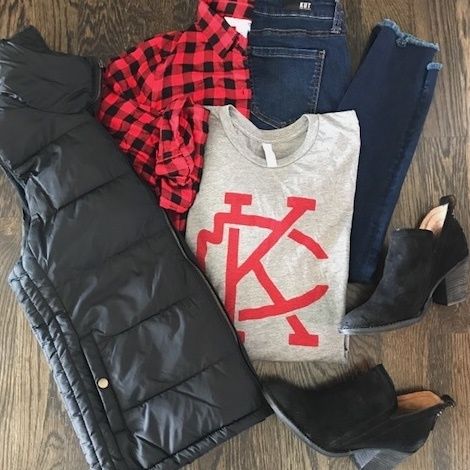 Kc Chiefs Game Day Outfit, Diy Chiefs Shirts, Kansas City Chiefs Game Day Outfit, Kansas City Chiefs Outfit Ideas, Kc Chiefs Outfit Ideas Women, Cute Chiefs Game Outfit, Kansas City Chiefs Outfit Woman, Womens Chiefs Outfit, Chiefs Outfit Woman