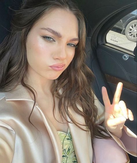 Maddie Ziegler Style, Maddie Ziegler Photoshoot, Maddie Ziegler Instagram, Maddie Z, Maddie And Mackenzie, Mom Photos, Mens Casual Outfits Summer, Maddie Ziegler, Girl Mom