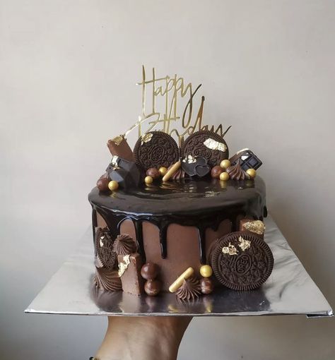 Aesthetic Cake Designs Chocolate, Chocolate Cake Design Aesthetic, Birthday Cake Aesthetic Chocolate, Birthday Cake Snapgram, Cake Ultah Coklat, Fruit Table Ideas, My Berry First Birthday, Mothers Day Cookies, Barbie Themed Cake