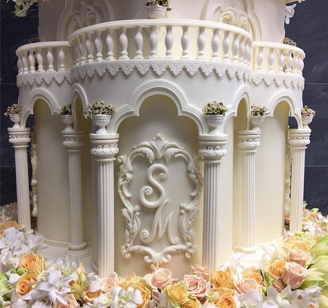 Most Expensive Wedding, Dingdong Dantes, Building Cake, Castle Wedding Cake, Castle Cakes, Graphic Effects, Tall Wedding Cakes, Fairytale Wedding Theme, Fancy Wedding Cakes