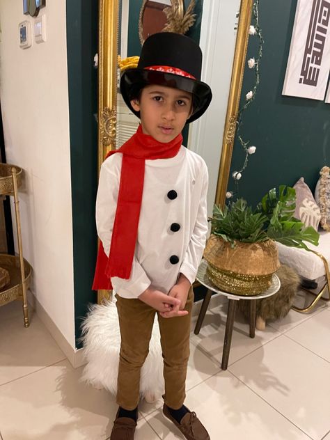 Dress Like A Snowman For School Boys, Snowman Dress Up Kids, How To Dress Like A Snowman, Dress Up Like A Snowman Kids, Christmas Characters Dress Up Kids, Kids Christmas Character Costumes Diy, Snowman Outfit For Kids, Snowman Dress Up Day At School, Christmas Character Costumes For Kids