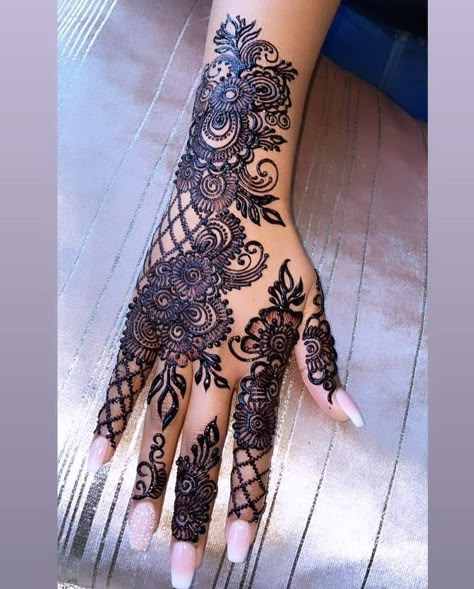 Henna Designs Short, Henna Designs Hand Arabic, New Henna Designs Unique, Henna Designs Rose, Mehndi Designs Flowers, Bridal Henna Designs Unique, Party Mehndi Designs, Oval Nails Inspiration, Black Henna Designs