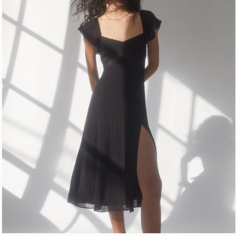 Aritzia Moonshine Dress Fashionable Hostess, Dress Aesthetic, Prairie Style, Grad Dresses, Aritzia Wilfred, Spring Vibes, Dress Outfit, Cute Dress, Looks Style