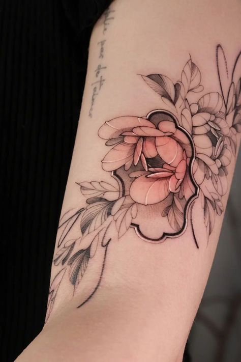 tattoo Discover Tattoo, Scientific Tattoo, Piercings And Tattoos, Tattoo Peony, Hand Tattoo Ideas, Nouveau Tattoo, Organic Tattoo, Floral Tattoo Sleeve, Red Ink Tattoos