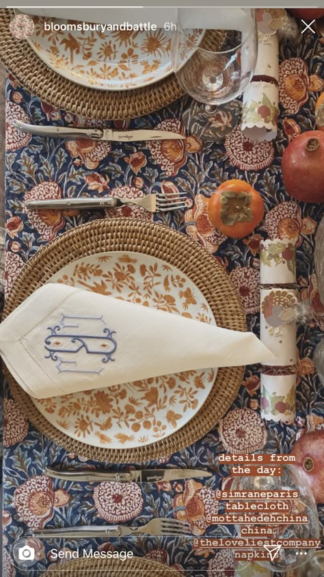 Victorian Style Table Setting, Cottage Table Setting, Eclectic Table Settings, Pumpkin Tablescape, Tablescapes Autumn, Outdoor Table Tops, Tablescape Inspiration, Hosting Thanksgiving, Fabric Placemats