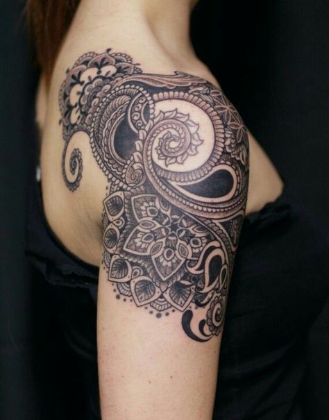 Paisley Shoulder Tattoos, Tangle Tattoo, Maori Tattoo Frau, Paisley Tattoos, Paisley Tattoo, Mandala Tattoos, Maori Tattoos, Maori Tattoo Designs, Tattoo Trend