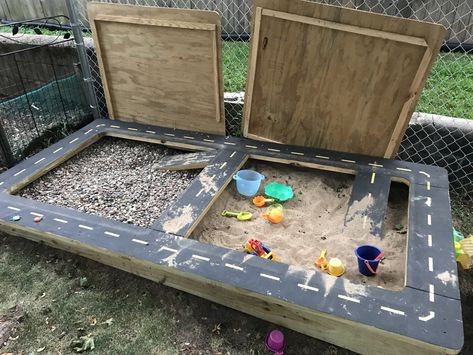 Sand Box Outdoor, Sandbox Toy Storage Ideas, Diy Sand Pit, Outdoor Sandbox Ideas, Sand Box Cover Ideas, Sand Box Alternative, Enclosed Sandbox Ideas, Sandbox Alternative Ideas, Sand Box Ideas Diy