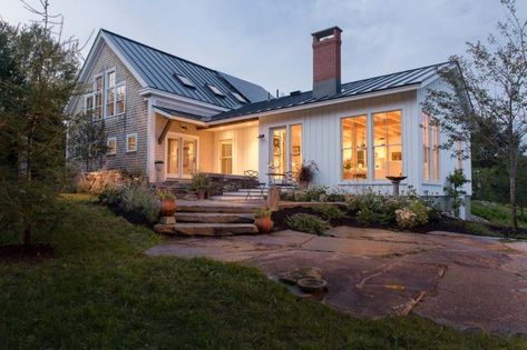 Whitten Architects, Freeport Maine, Timber Frame Barn, Farmhouse Architecture, Building A Porch, Barn Renovation, Casas Coloniales, House With Porch, Boho Farmhouse