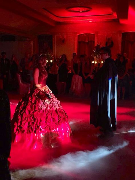 Quinceanera Themes Masquerade, The Phantom Of The Opera Wedding, Black And Red Debut Theme, Horror Theme Quince, Horror Sweet 16 Party Ideas, Goth Sweet 16 Party Ideas, Phantom Of The Opera Quinceanera, Masquerade Themed Sweet 16, Sweet 16 Halloween Theme