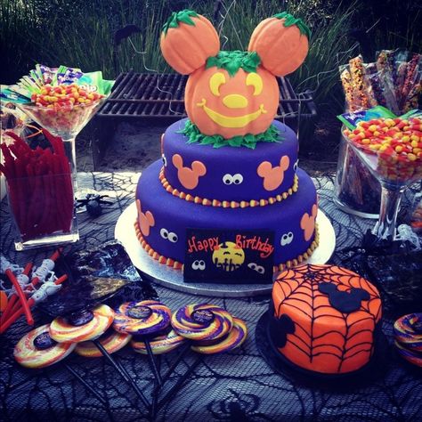 mickey halloween birthday party | Mickey mouse halloween birthday party cake | Holidays Mickey Mouse Halloween Birthday Party, Halloween Birthday Decorations, Disney Halloween Parties, Halloween First Birthday, Postres Halloween, Halloween 1st Birthdays, Halloween Birthday Cakes, Mickey Halloween Party, Halloween Birthday Party