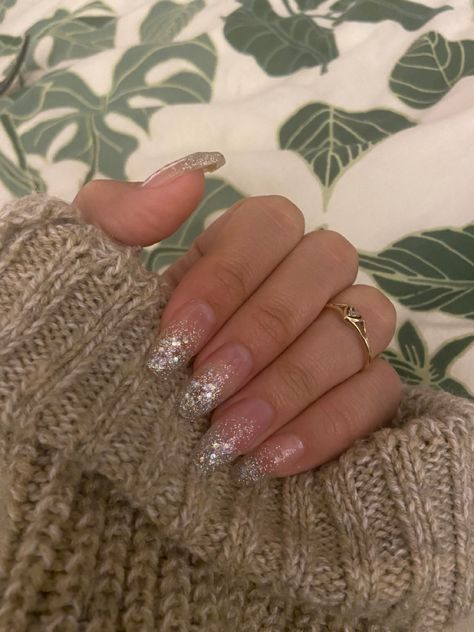 Glitter Tip Square Nails, Clear Acrylic With Glitter, Clear Glitter Nails Almond, Nails Glitter Tips Ombre, Crystal Ombre Nails, Clear Ombre Glitter Nails, Glitter Fade Nails Almond, Clear Gradient Nails, Gillter Nails Design