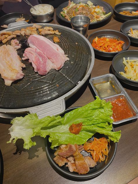 Samgyeopsal Korean Food, Bday Vibes, Korean Pork, Coffee Shop Menu, Food Anime, Pork Dinner, Korean Food, Health Food, Coffee Shop