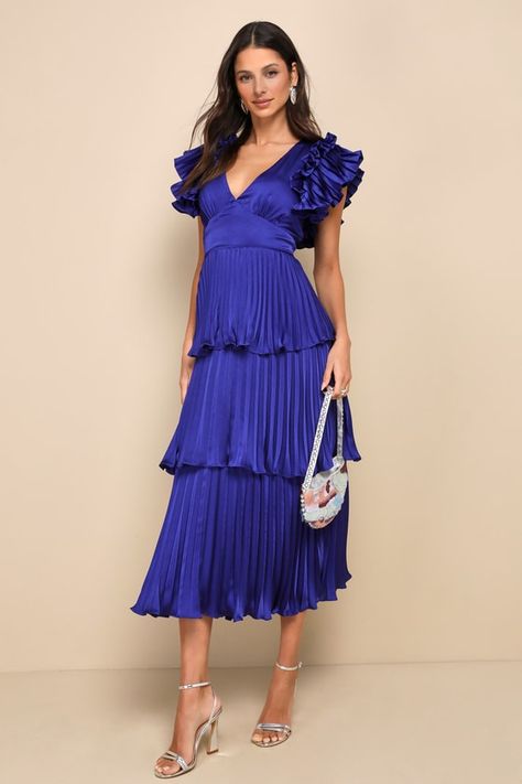 Cute Blue Dresses, Lulu Fashion, Aesthetic Outfit Ideas, Tiered Midi Dress, Summer Dress Outfits, Fabulous Dresses, Pleated Midi Dress, Lulu Dresses, Blue Midi Dress