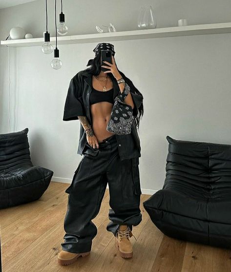 Street Dance Outfit, Trending Bags, Hip Hop Dance Outfits, Street Style Outfits Casual, 90s Inspired Outfits, Fendi Bag, Hip Hop Outfits, Black Streetwear, Looks Street Style