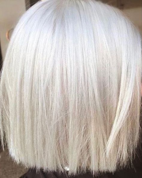 White Hair Ideas, Platinum Bob, Short Platinum Blonde Hair, Platinum Hair Color, Silver White Hair, Short White Hair, Natural Straight Hair, Platinum Blonde Hair Color, Silver Blonde Hair