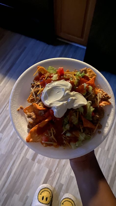 taco salad ⭐️ Taco Salad Nachos, Taco Salad Aesthetic, Homemade Tacos Aesthetic, Nacho Salad Doritos, Taco Bowl, Healthy Dorito Taco Salad, Taco Salad Recipe, Nacho Salad, Taco Pizza