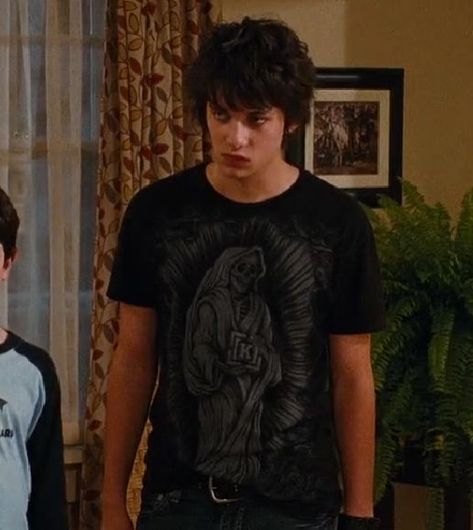 Devon Bostick as Rodrick in Diary of a Wimpy Kid: Rodrick Rules Wimpy Kid Rodrick, Wimpy Kid Movie, Rodrick Rules, Hot Emo Guy, Rodrick Heffley, Aries Women, Devon Bostick, Diary Of A Wimpy, Diary Of A Wimpy Kid